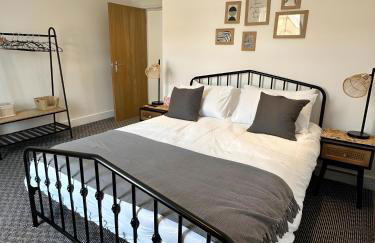 Amo Mews House - Central, Private Patio & Free Parking - Foto 2