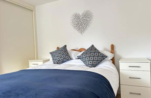 Private Garden Retreat 2BR Modern Comfort - Foto 20