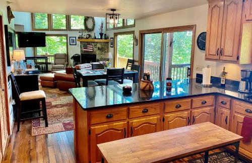 Bear's Mountaintop Home with Gorgeous Lake Views chalet - Foto 12