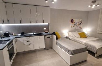 AEI Seaside Apartment Kariani - Photo 9