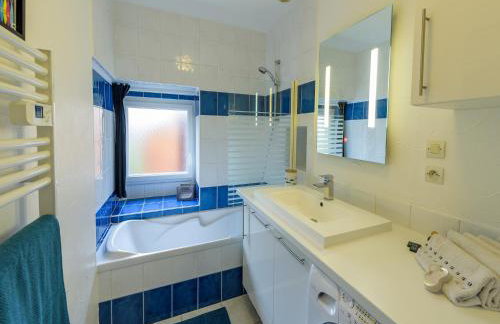 Peaceful Holiday Home in Plouguin with Indoor Pool - Foto 48