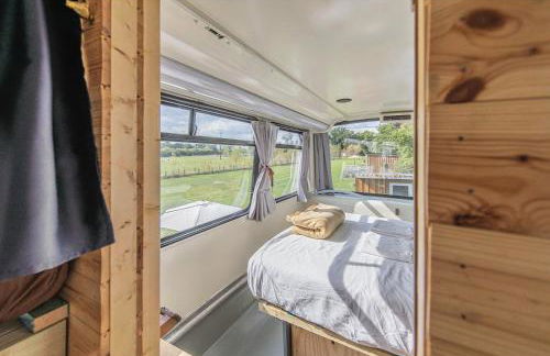 Double Decker Bus on an Alpaca Farm Sleeps 8 - Foto 62