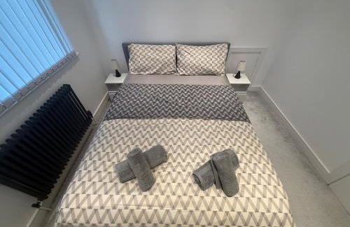 Luxury 4 Bedroom House in Harrow with Free Parking - Foto 27