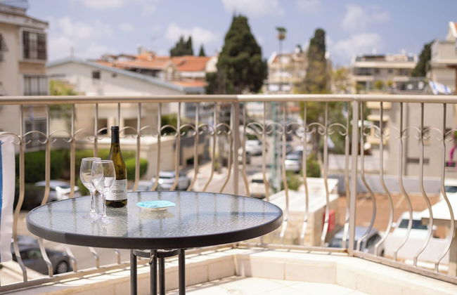 Homey Kiryat Haim Apt by Sea N Rent - Foto 15