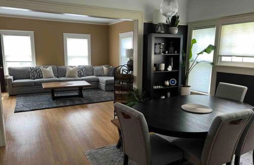 Beautiful Luxury Suite B of Shorewood Home - Foto 14