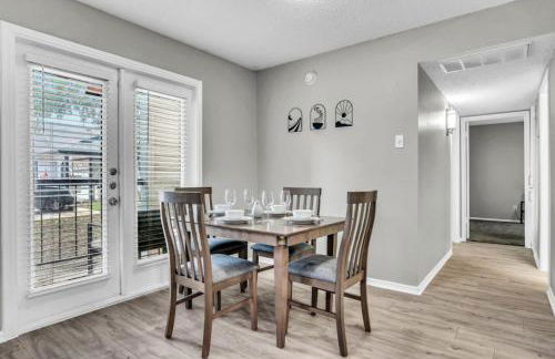 Relaxing 2BR Apartment with Pool and Gym - Foto 10