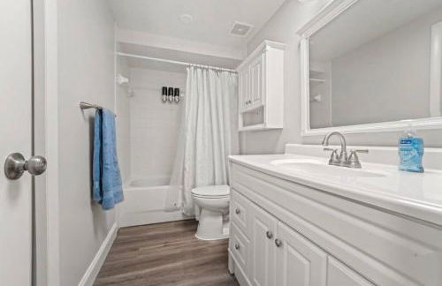 Oversized 4bed + Converted Bedroom, HEATED Pool + Hot Tub - Photo 15