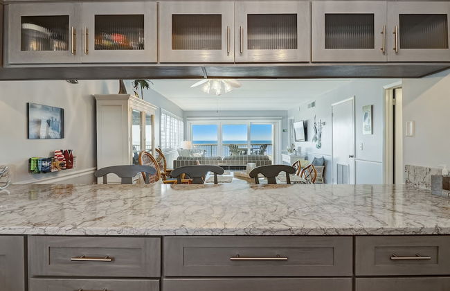 Beach Condo Miles-long Views Sand and Sea, Access to Private Fishing Pier by RedAwning - Foto 22