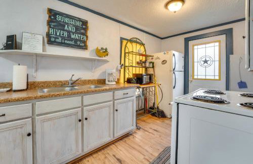 'Cabana Luna' Cabin w/ Deck, Swing & Fire Pit! - Foto 10