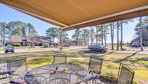 Walk to Beach: Home w/ Pool Access in White Stone - Photo 2