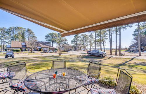 Walk to Beach: Home w/ Pool Access in White Stone - Photo 2