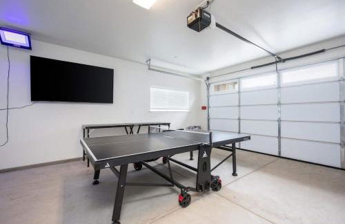 Game Room! Rooftop Deck! Sleeps 11 - Photo 16