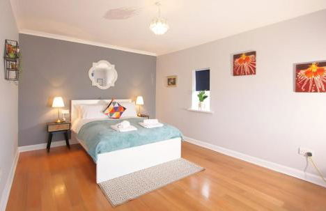 Stunning 3 Bedroom 2 Bathroom Bungalow by CozyNest - Photo 17