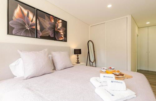 Spacious & Stylish Flat with Garage by HostWise - Foto 7