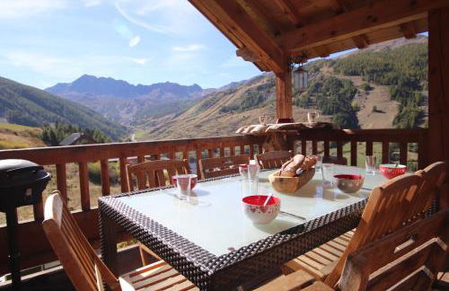 Charming Chalet w/ Mountain & Slope Views, Jacuzzi - Foto 9