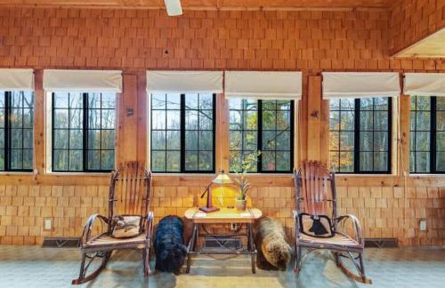 Secluded cabin on 10 acres - hot tub & game room! - Foto 13
