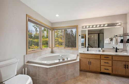 Cherry Hill - Minutes to Downtown! Hot Tub, Spacious Yard & Dogs OK! - Foto 18