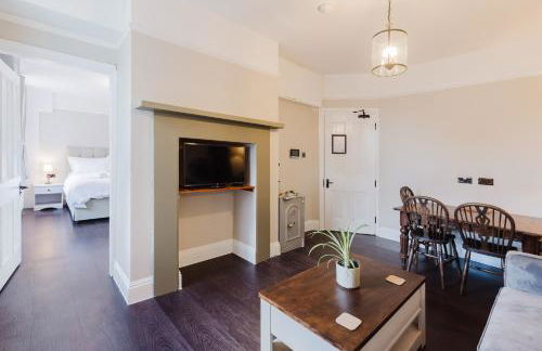 Grace's Guesthouse The Suite Room 6 - Photo 13