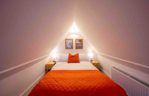 The Lymington Hub Slps 13 hot tub/chef/spa - Photo 53