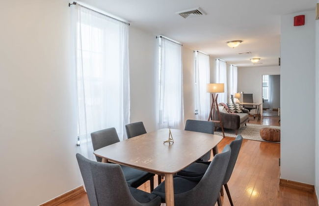 Stairway 3BR Apt w W D Ideal for Groups - Foto 5