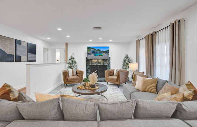 8BR Gem With Pool, Lake View & Tons of Amenities! - Foto 153