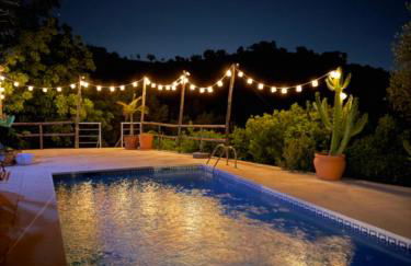 Authentic Luxury Villa in Oasis with Pool close to Malaga - Foto 2