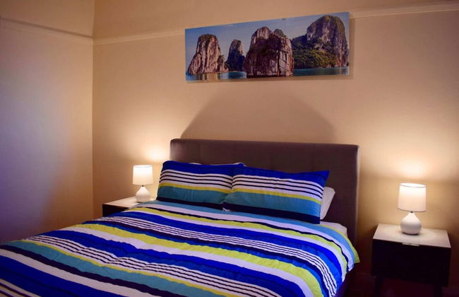 Comfortable 3 Bedroom Apartment In Trendy Haberfield - Photo 4