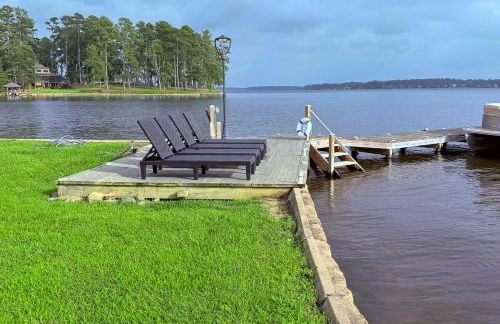 Lakefront Home with Hot Tub and Dock in Cross Hill! - Foto 38