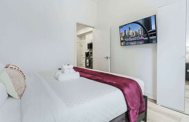 Elegant Suite—Near Kensington Market, Sleeps 8 - Foto 9