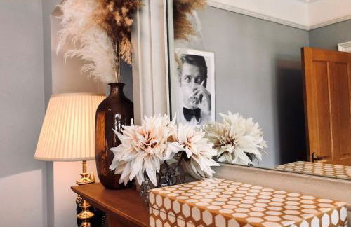 Stunning Period Townhouse with Garden, Walking Distance to Town - Photo 21