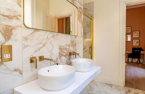 Dragon Suites Luxury Apartments at Rutland Square - Photo 37