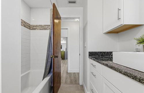 Charm and Old Florida Vibe , Heated Pool & Spa - Villa Parisian Paradise - Roelens - Photo 34