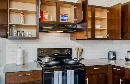 Classy 2BR-Parking, Rooftop,Near Arrowhd & TMobile - Photo 59