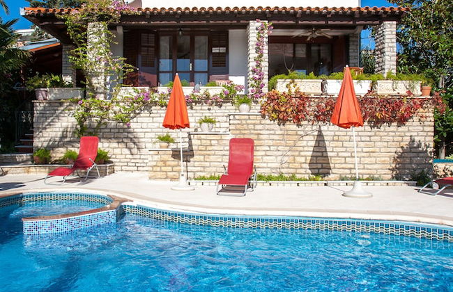 Villa Masha is a Detached House, Very Finely Accommodating 6 to 7 Persons - Foto 1