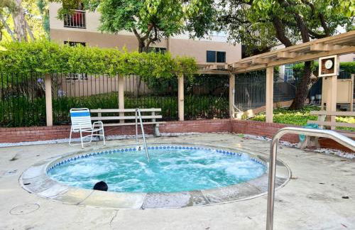 KeyLuxe, Luxury Apartment with Jacuzzi, Pool, Gym, Tennis in Walnut Creek - Photo 8