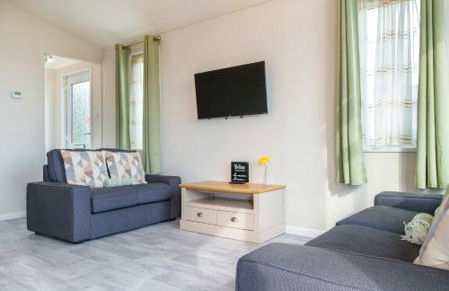 Dove Lodge - Peak District Cabin - Photo 5