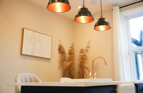 Modern 2 Bed 2 Bath Apartment in Prime Jesmond Location - Photo 7