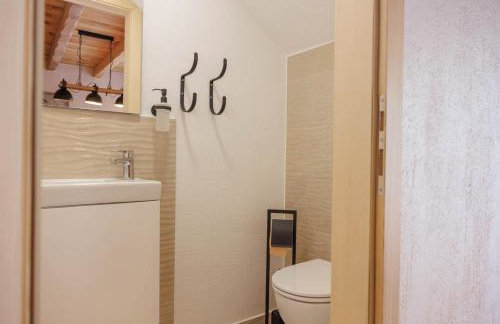 Villa Melary with Pool and Jacuzzi - Photo 36