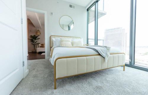 Buckhead High-Rise Retreat with Pool & Balcony - Foto 12