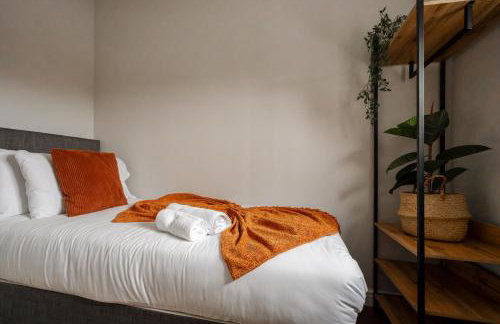 Cozy Waterfront Apartment - Free Parking & Wi-Fi - Photo 55