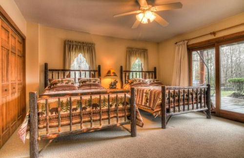 Most Luxury 7000 Sq ft Log Estate with Pool Hot Tub Sauna - Foto 31