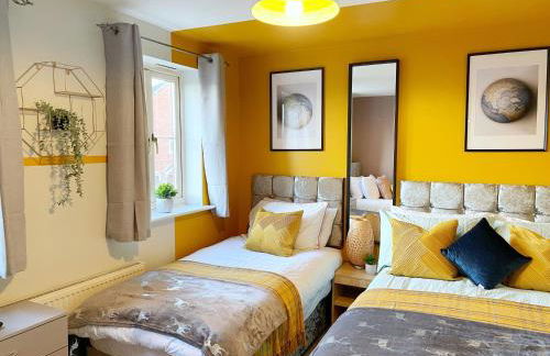 Mayflower 3 Bedrooms House 7 Beds 2 Showers Off Road Parking - Foto 16