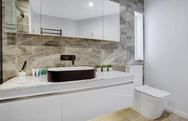 The Oasis Home with Hot Tub and Parking - Foto 27