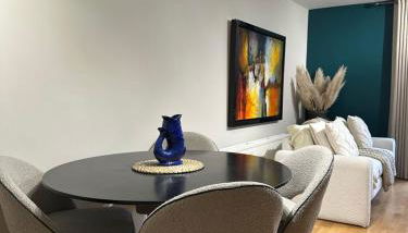W9 Gem Stylish 2 Bed Flat - Photo 1