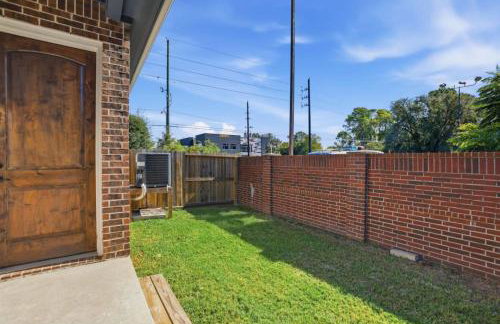 O30A Single-Story 2BR Townhome w King Beds, Workspace, Yard - Foto 19