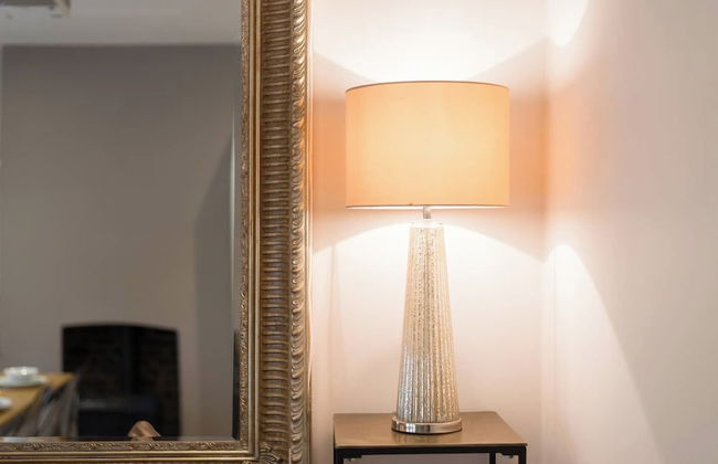 Modern 2BR Home in Dalston W/balcony, Fits 4 - Photo 2