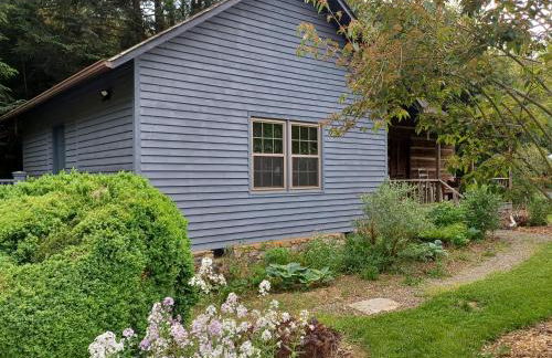 Restored1850s log cabin, with gazebo and gardens! 1 mile to downtown Weaverville - Foto 58