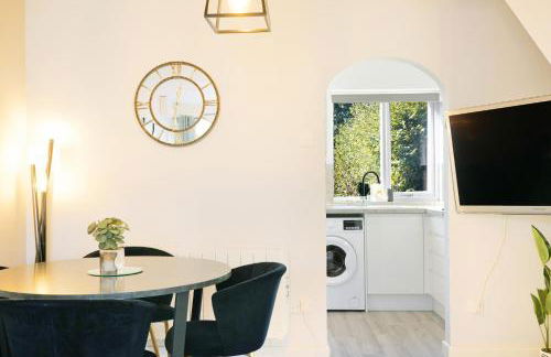 Bright 2BR Aylesbury Home, Sleeps 4, Parking, Work, Leisure, Friendly - Foto 26