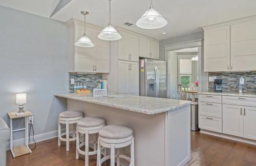 Private Pool and 3BR Family Fun Home with Gazebo - Foto 33