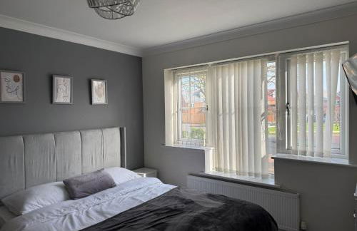 Rhuddlan 5-Bed House Sleeps 7 Pet-Friendly - Photo 7